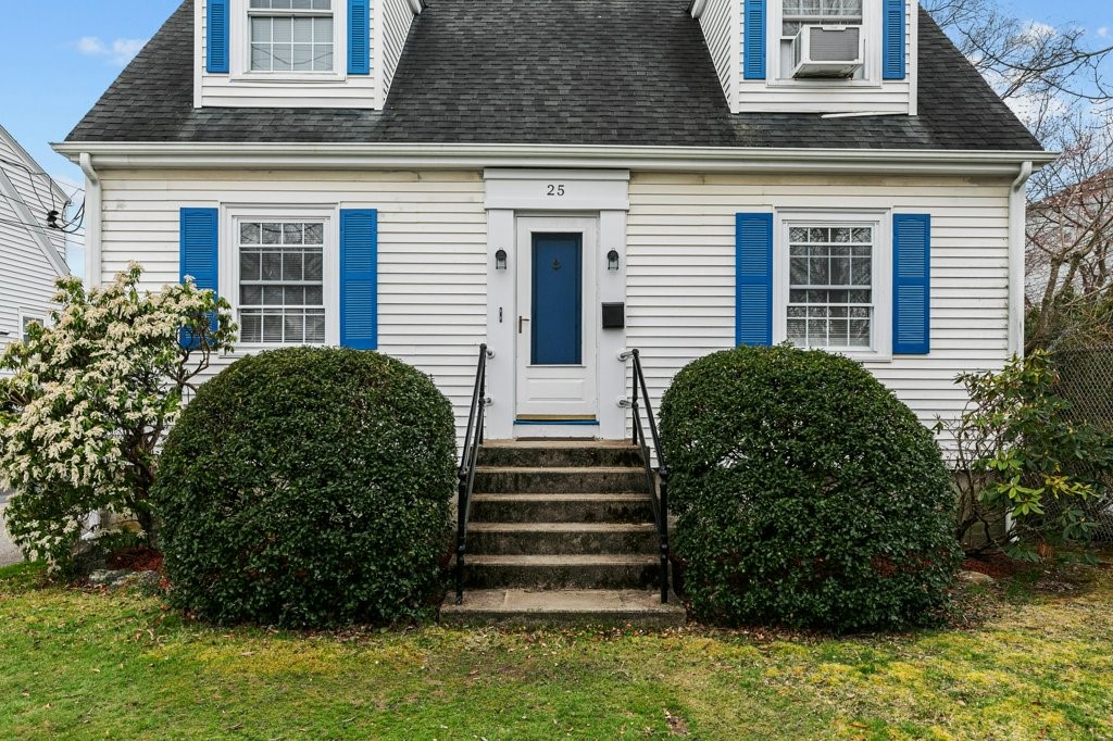 25 Merton Road Newport, RI 02840 - Photo 2 of 50