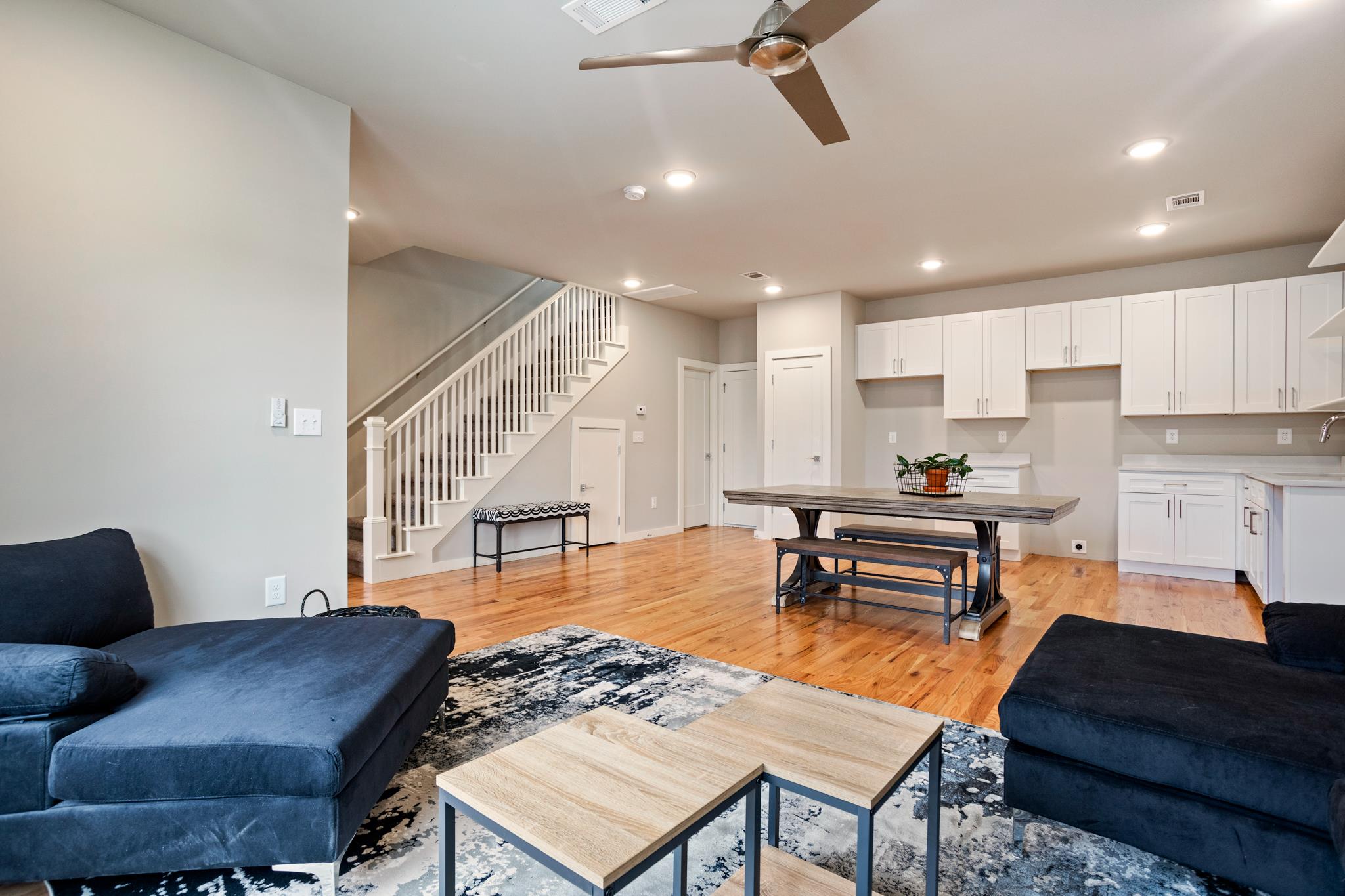 3635 Hydes Ferry Road Nashville, TN 37218 - Photo 4 of 18 The living room opens into the kitchen.