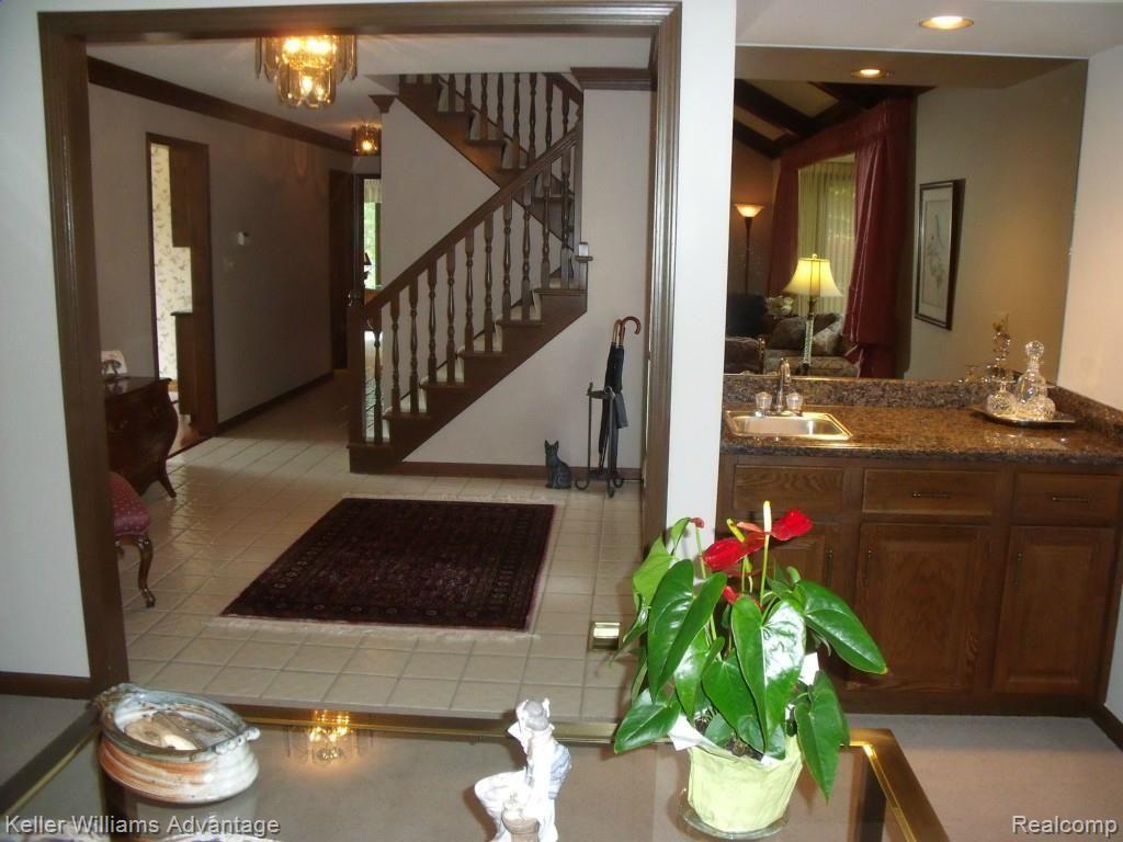 36463 Valley Ridge Drive Farmington Hills, MI 48331 - Photo 5 of 33