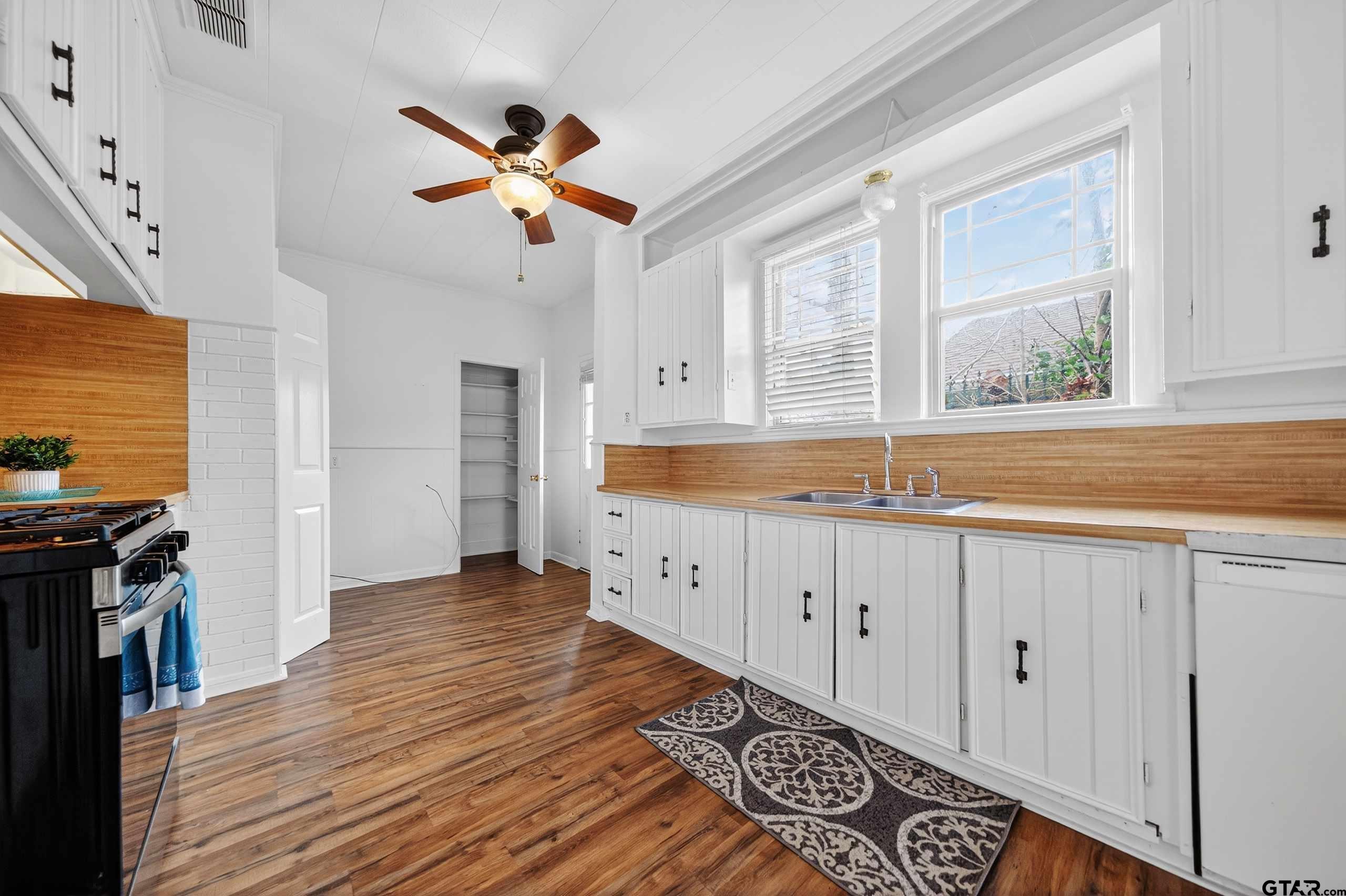 328 Mockingbird Lane Tyler, TX 75701 - Photo 14 of 43