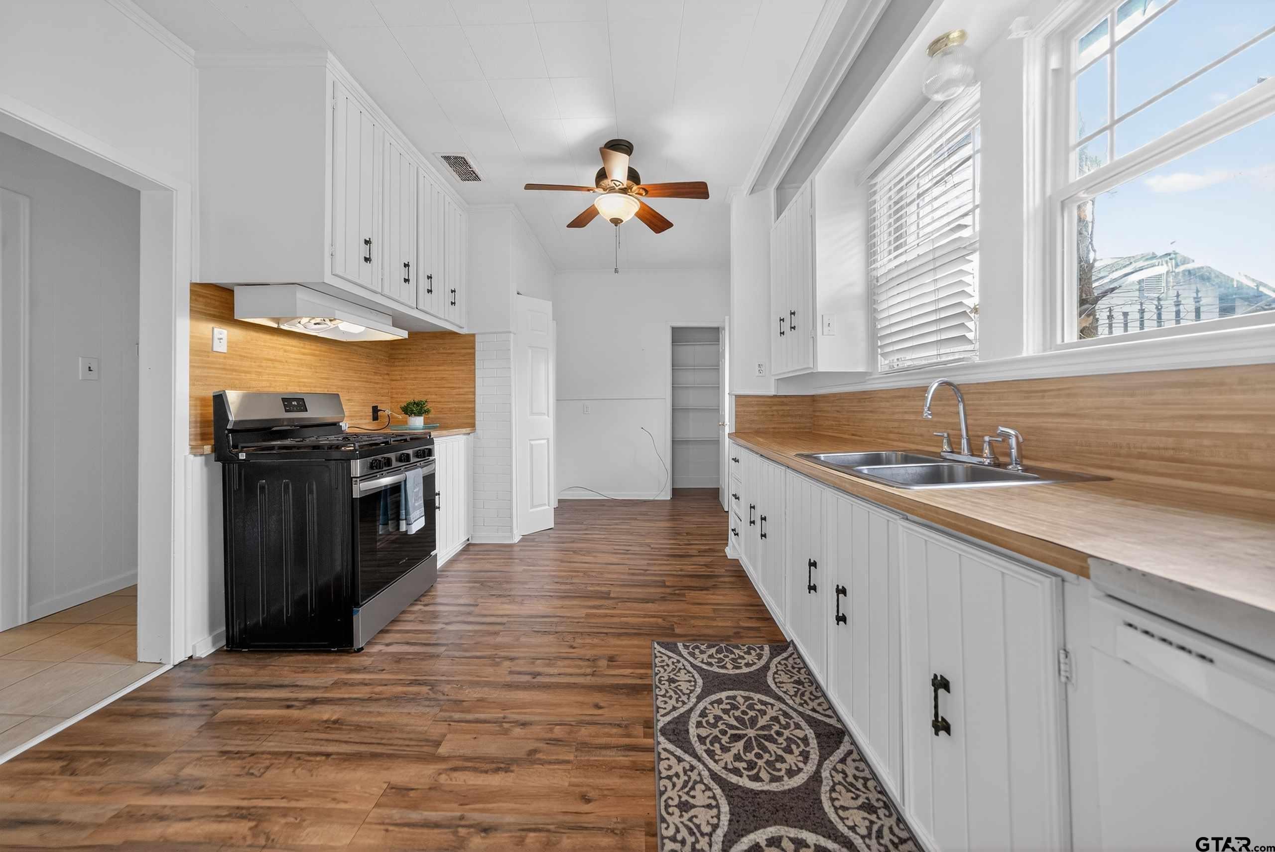 328 Mockingbird Lane Tyler, TX 75701 - Photo 15 of 43