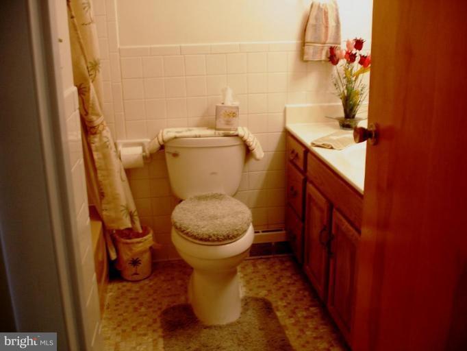 704 Kerwin Road Silver Spring, MD 20901 - Photo 12 of 18 Hall Full Bath