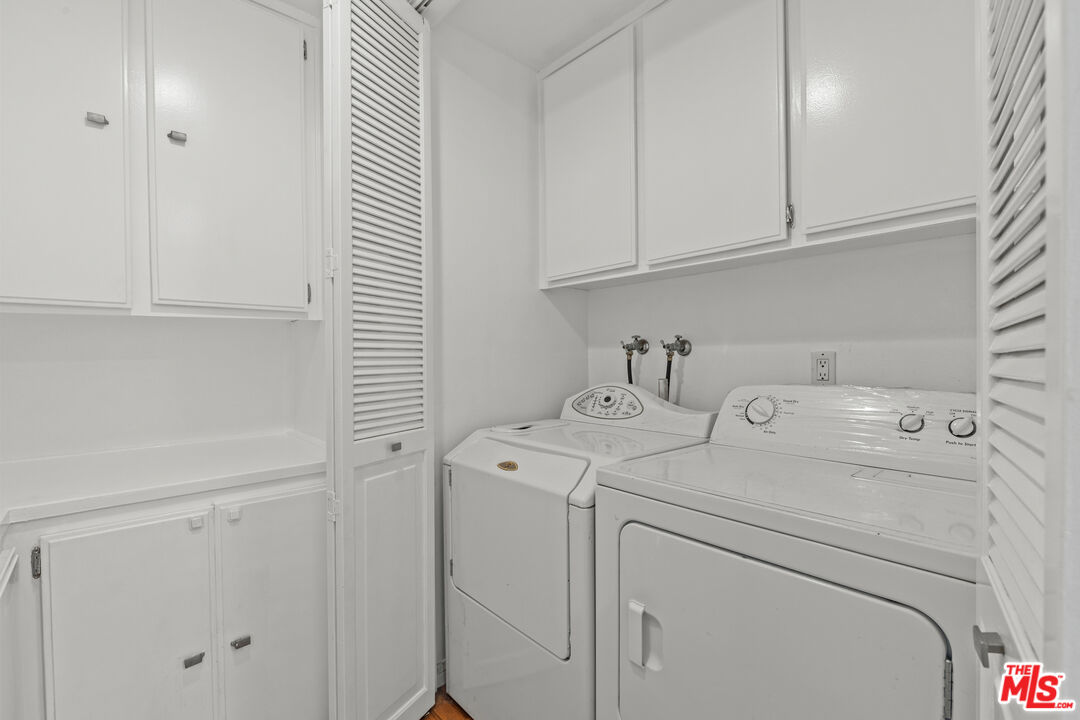 1260 South Beverly Glen Boulevard, Unit 305 Los Angeles, CA 90024 - Photo 18 of 28 a utility room with dryer and washer