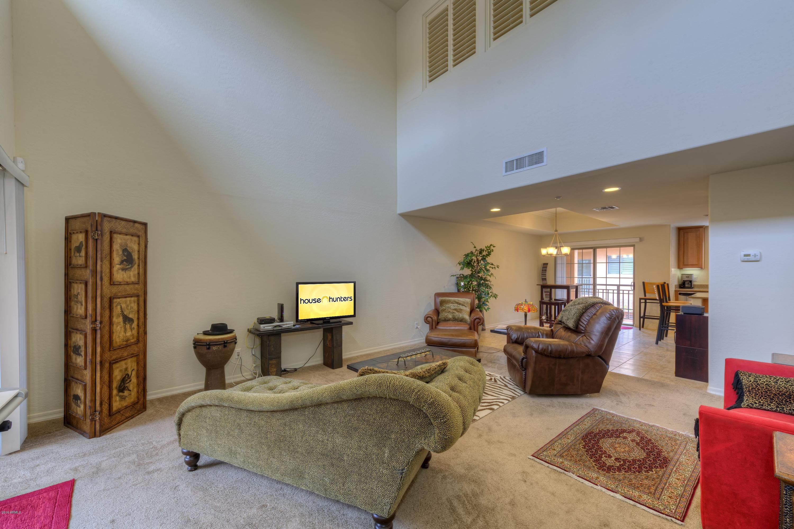 6940 East Cochise Road, Unit 1032 Paradise Valley, AZ 85253 - Photo 4 of 16 004_Great Room and Kitchen