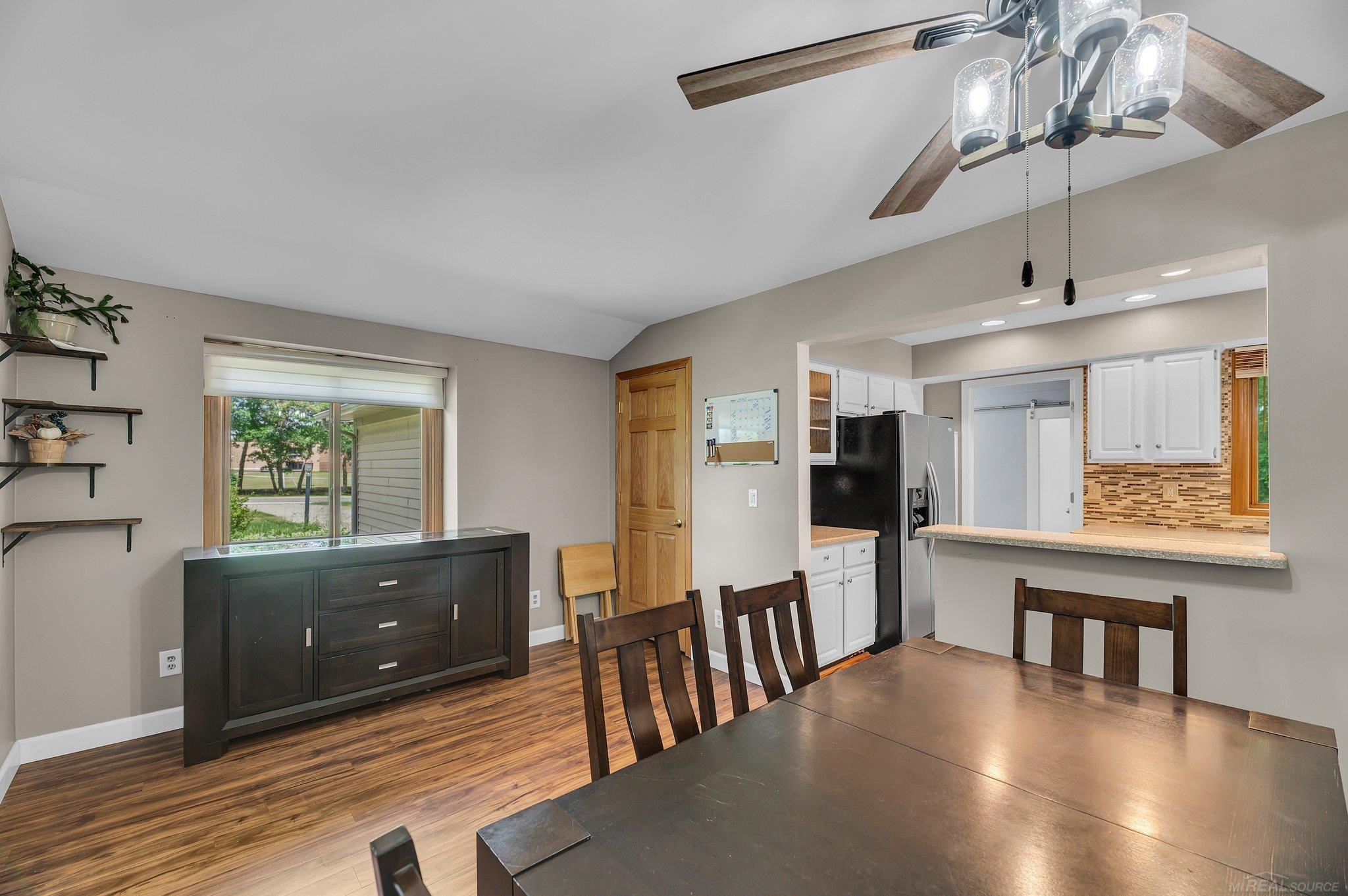 1141 Heights Road Lake Orion, MI 48362 - Photo 6 of 38 50143551-ac26133c-5b8b-46d3-a1ad-48887aaf4e24.JPG