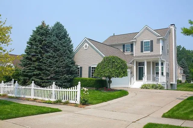 $375,000 | 1300 Pondview Lane, Oxford, MI 48371