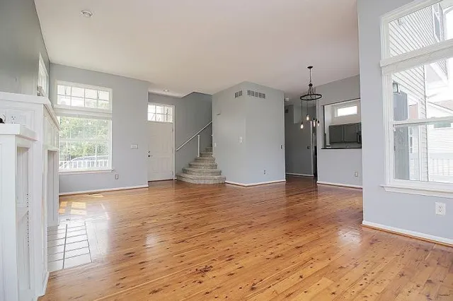 $375,000 | 1300 Pondview Lane, Oxford, MI 48371