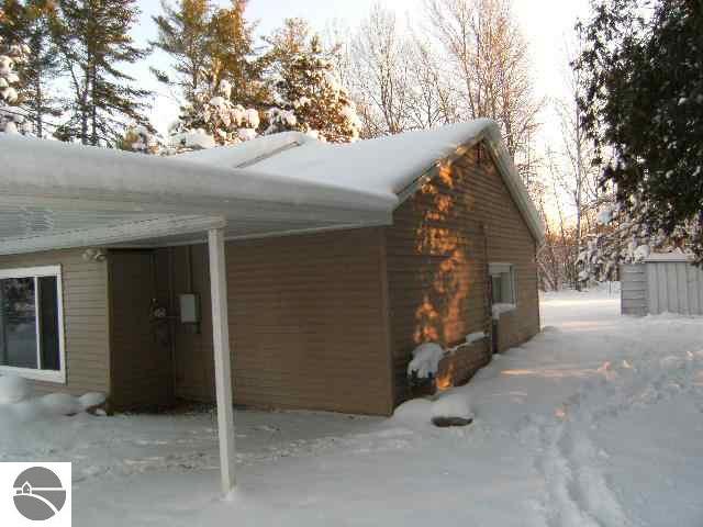 3174 North Three Mile Road Traverse City, MI 49686 - Photo 3 of 10 1711116-2.JPG