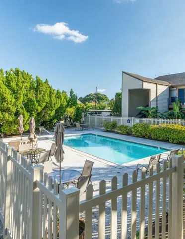 $1,600 | 7031 North Holiday Drive, Galveston, TX 77550