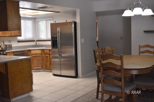 516 South Sorrel Street Ridgecrest, CA 93555 - Photo 8 of 32 a kitchen with stainless steel appliances granite countertop a refrigerator a sink a stove a dining table and chairs