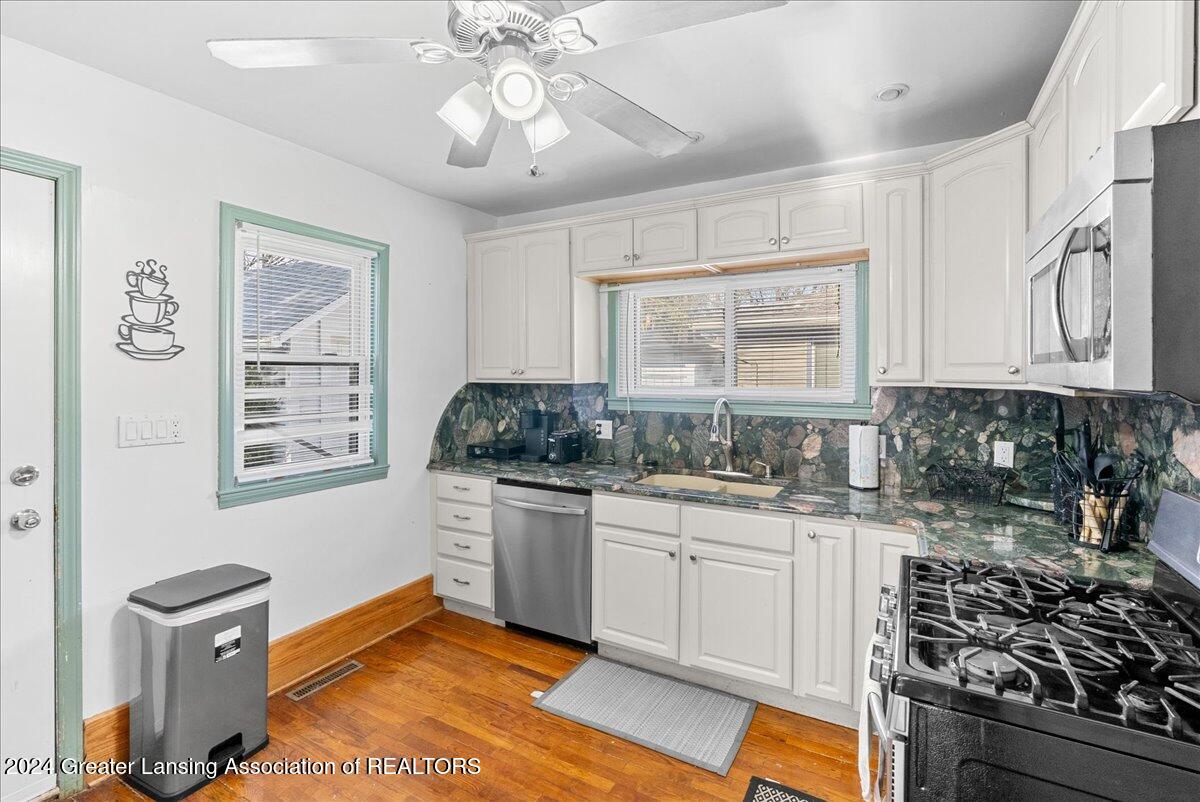 733 Bretton Road Lansing, MI 48917 - Photo 9 of 39 15-Media Jett - 23
