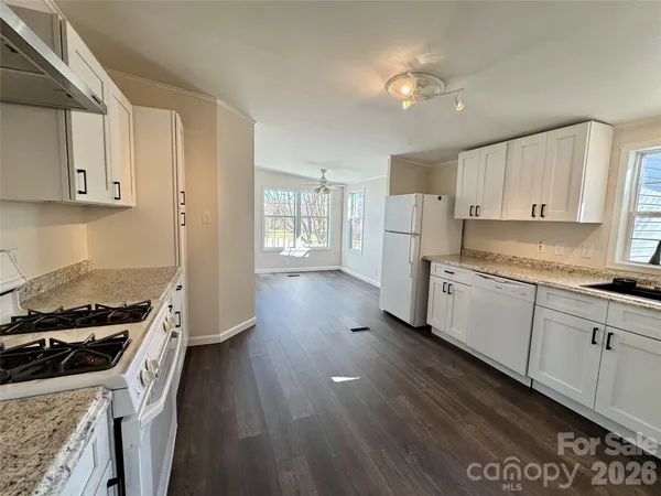 $299,900 | 436 Riverwind Drive, Hendersonville, NC 28739