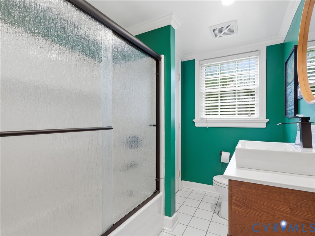 8803 Watlington Road Henrico, VA 23229 - Photo 22 of 31 Lower level full bathroom with shower/tub combo an