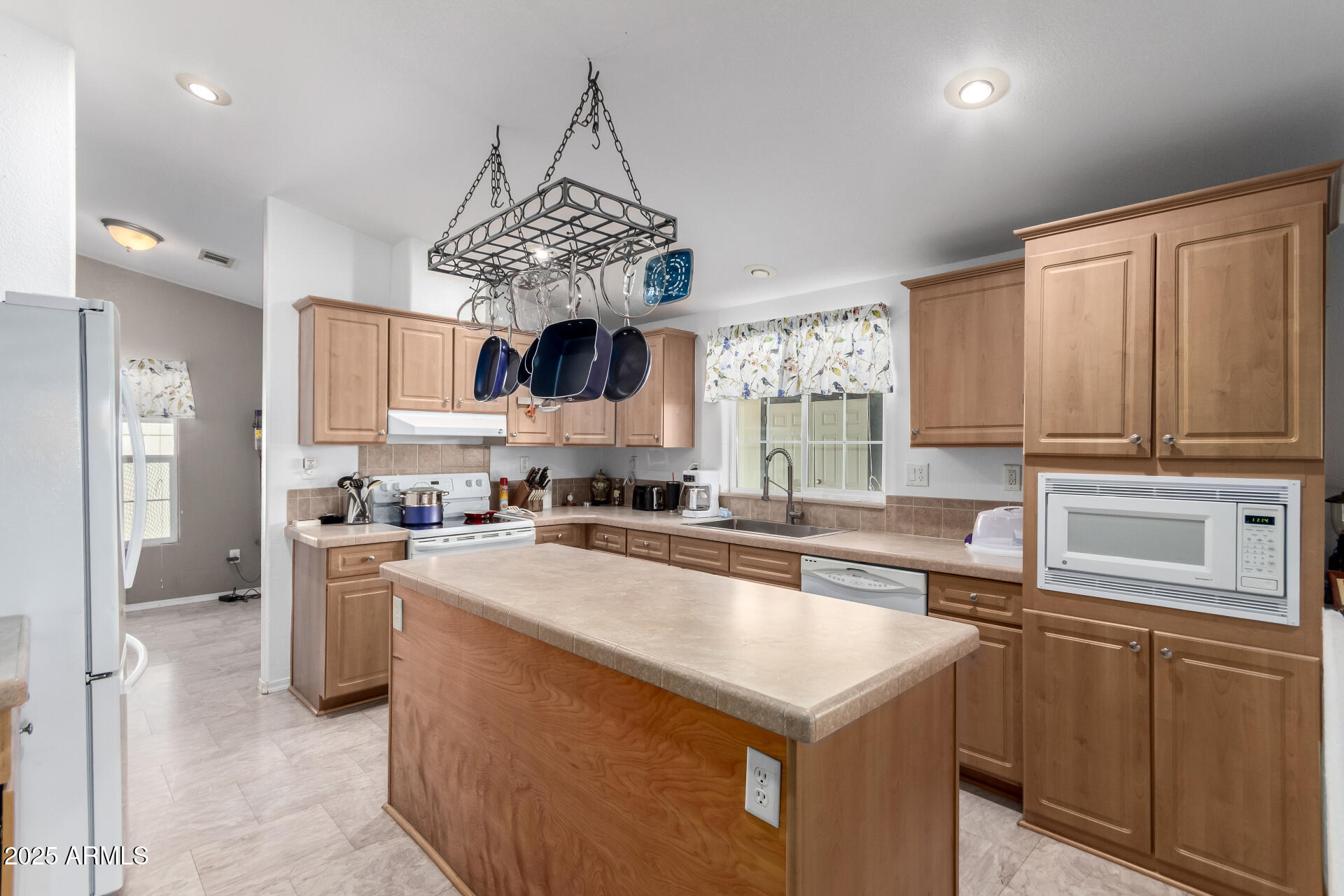 201 South Greenfield Road, Unit 166 Mesa, AZ 85206 - Photo 4 of 30 12 Greenfield