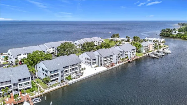 $289,000 | 809 Bahia Del Sol Drive, Unit 72, Ruskin, FL 33570