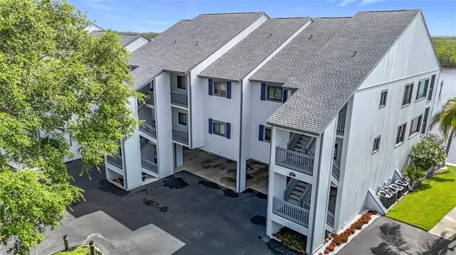 $295,000 | 809 Bahia Del Sol Drive, Unit 72, Ruskin, FL 33570