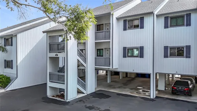 $295,000 | 809 Bahia Del Sol Drive, Unit 72, Ruskin, FL 33570