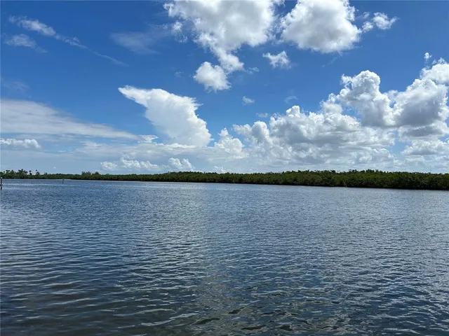 $295,000 | 809 Bahia Del Sol Drive, Unit 72, Ruskin, FL 33570