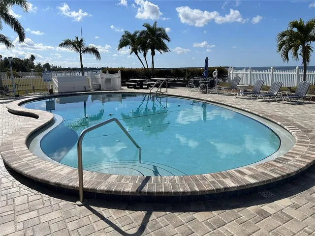 $295,000 | 809 Bahia Del Sol Drive, Unit 72, Ruskin, FL 33570