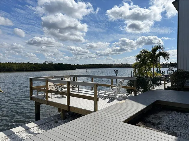 $295,000 | 809 Bahia Del Sol Drive, Unit 72, Ruskin, FL 33570