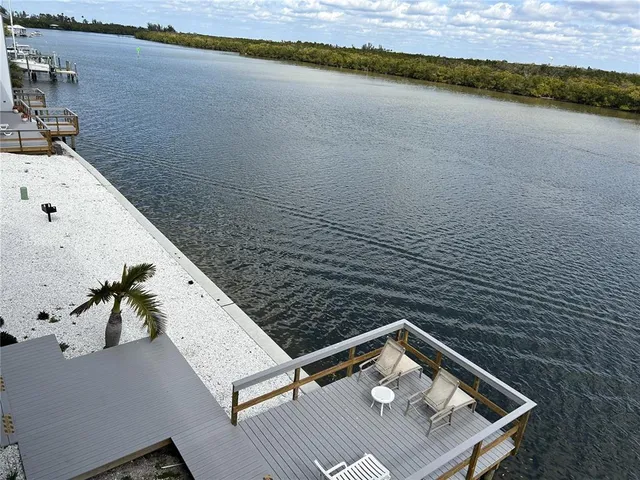 $295,000 | 809 Bahia Del Sol Drive, Unit 72, Ruskin, FL 33570