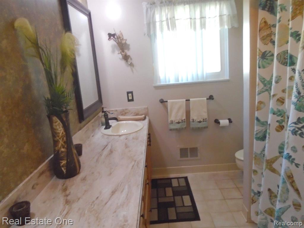 49420 Callens Road Chesterfield, MI 48047 - Photo 14 of 24