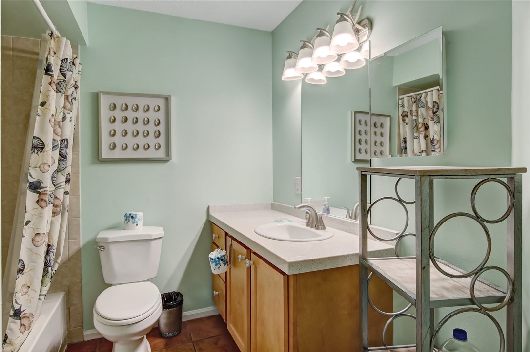 2745 Forest Ridge Drive, Unit I5 Fernandina Beach, FL 32034 - Photo 16 of 32 a bathroom with a toilet a sink and mirror