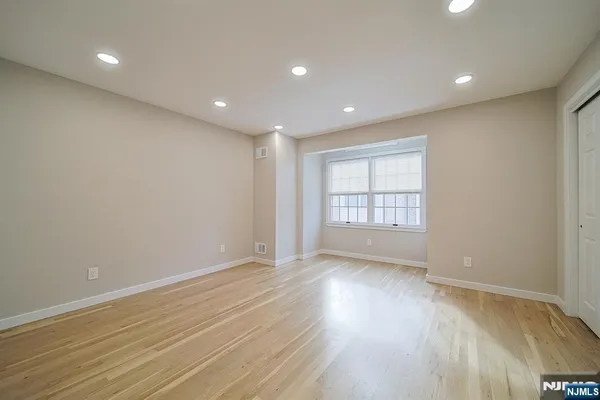 $3,600 | 196 Madison Avenue, Unit 15, Cresskill, NJ 07626
