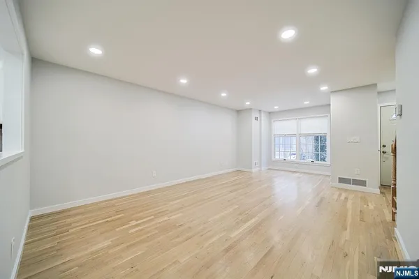 $3,600 | 196 Madison Avenue, Unit 15, Cresskill, NJ 07626