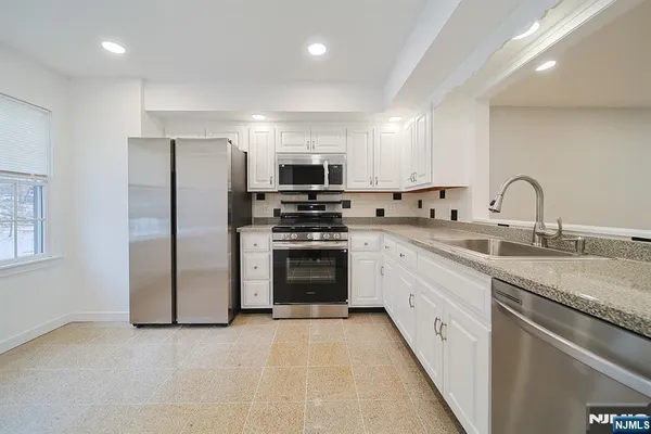 $3,600 | 196 Madison Avenue, Unit 15, Cresskill, NJ 07626