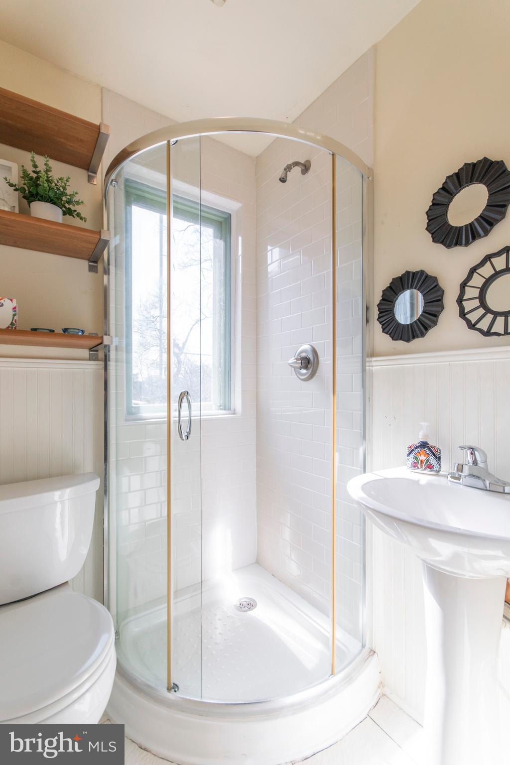 7130 Cresheim Road Philadelphia, PA 19119 - Photo 11 of 22 First-floor Full Bathroom