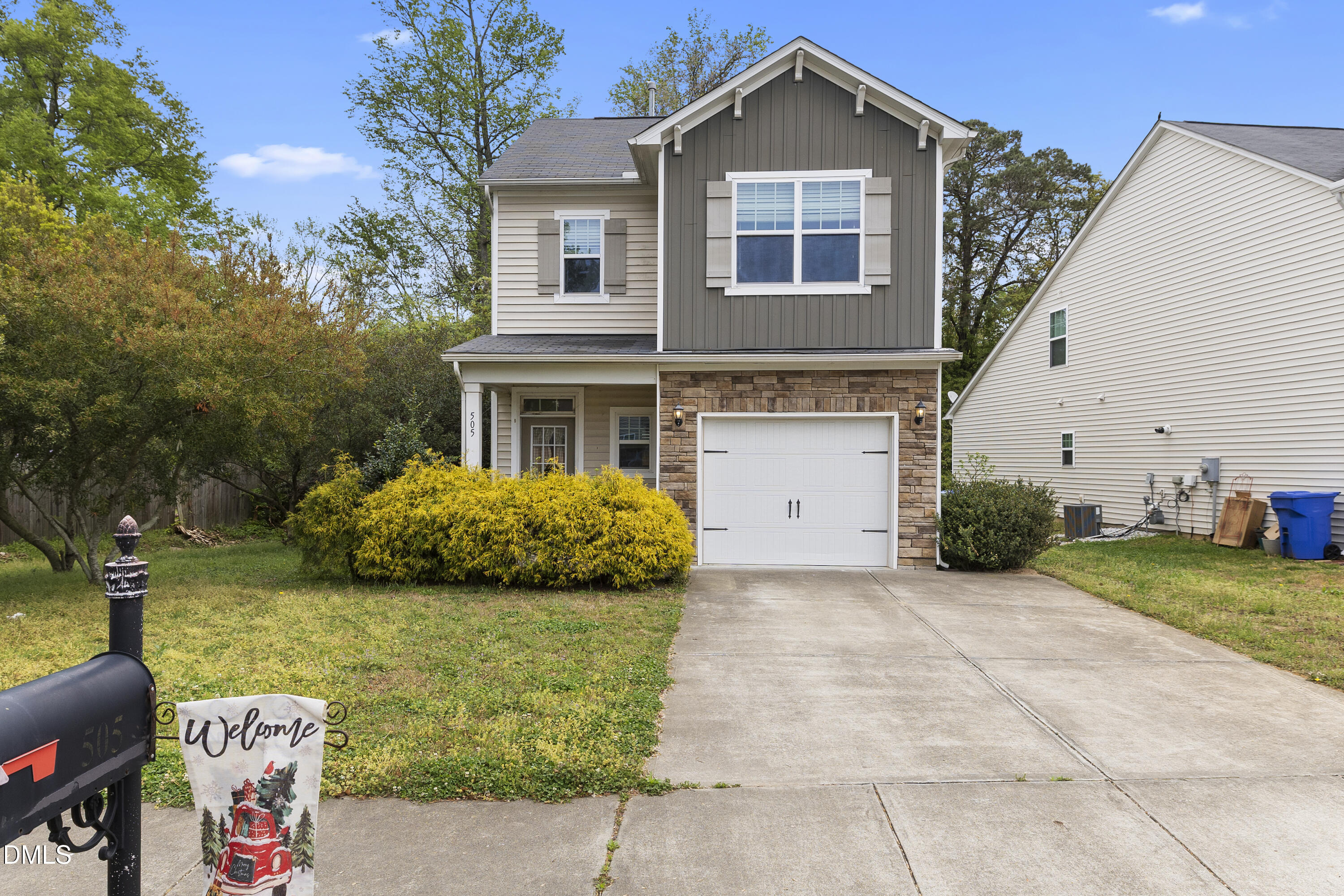 505 Hunters Ridge Drive Fuquay-Varina, NC 27526 - Photo 5 of 65 505_hunters_ridge_1front_2