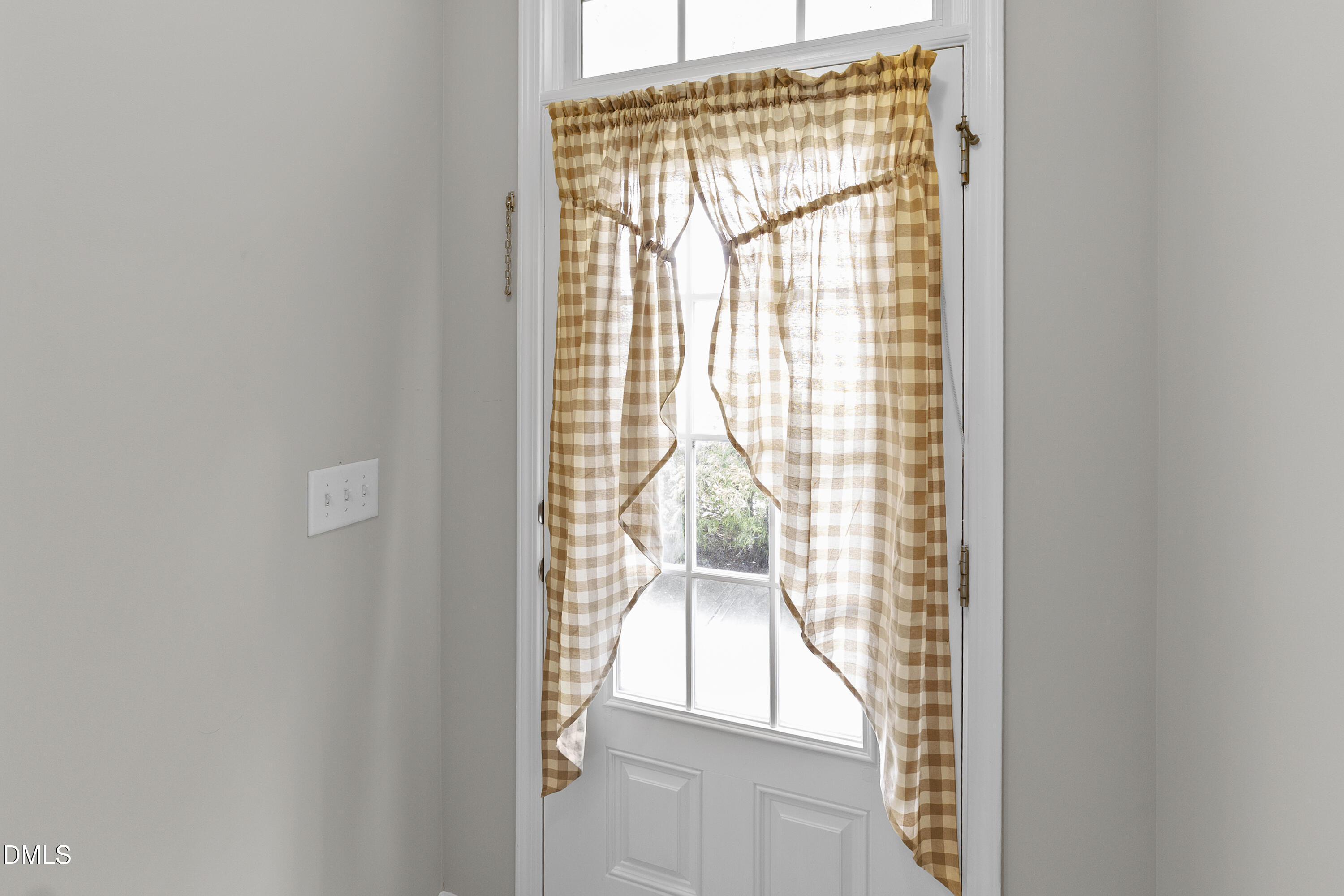 505 Hunters Ridge Drive Fuquay-Varina, NC 27526 - Photo 53 of 65 505_hunters_ridge_entry_2