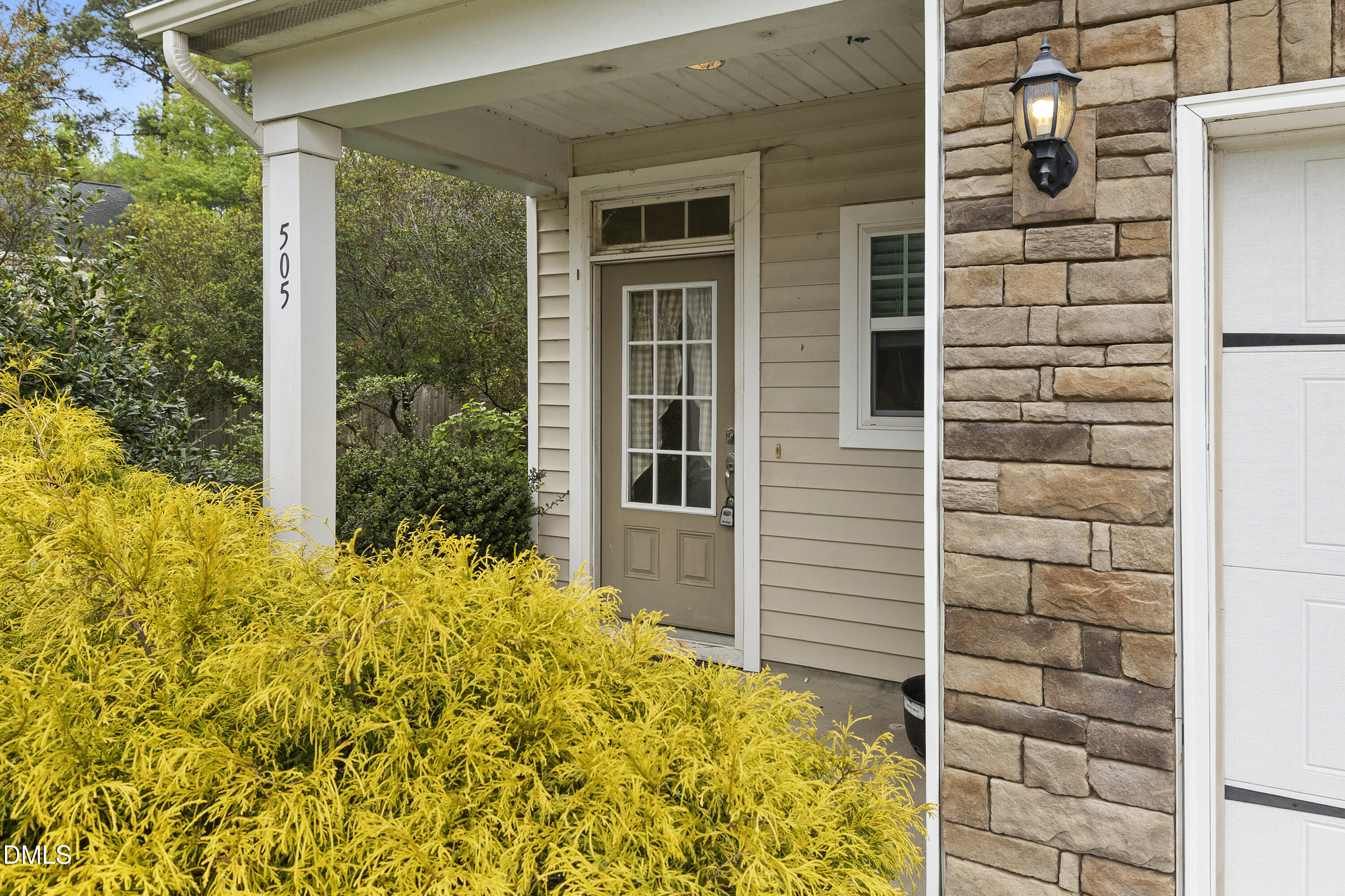 505 Hunters Ridge Drive Fuquay-Varina, NC 27526 - Photo 7 of 65 505_hunters_ridge_1front_4