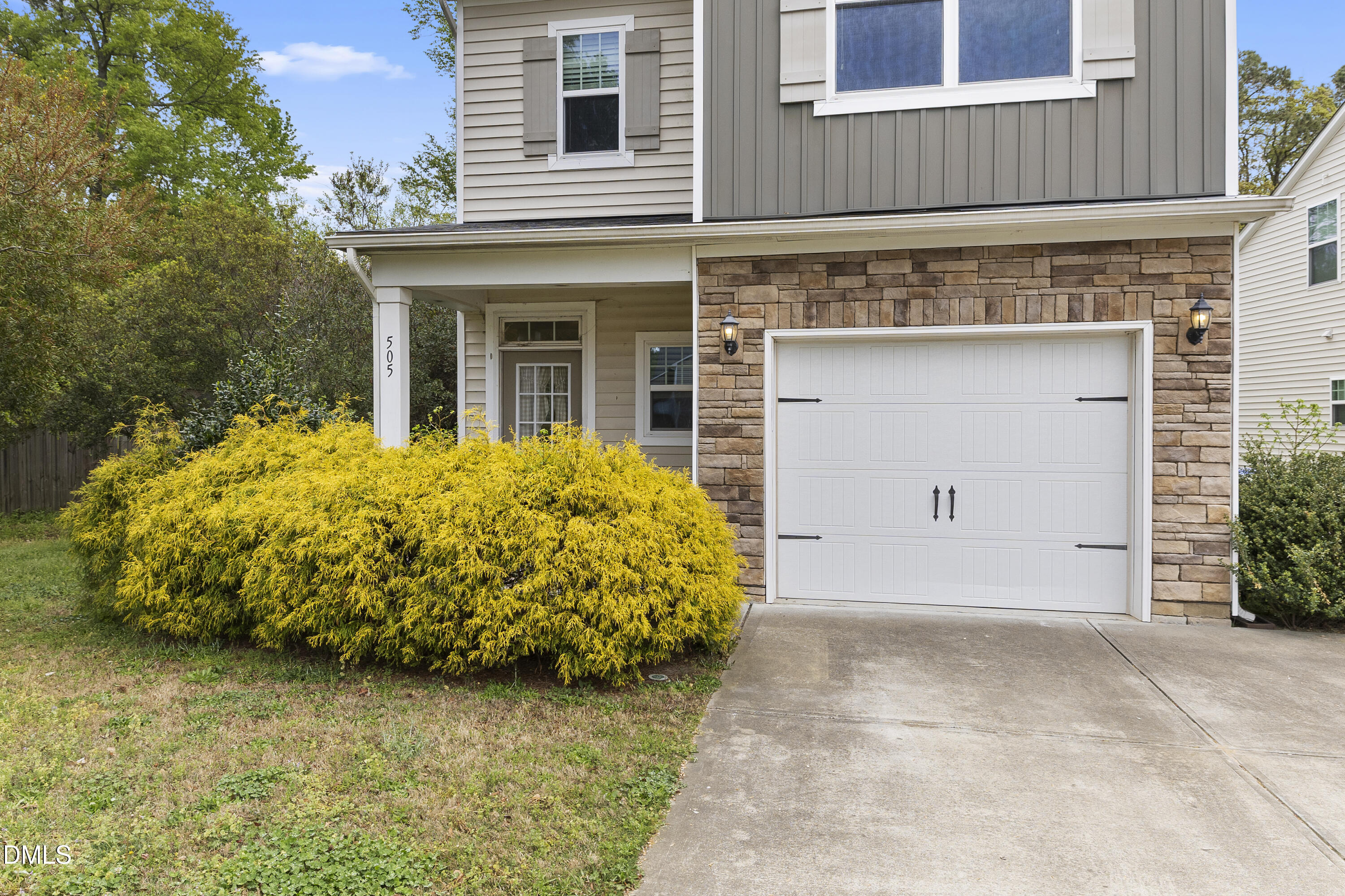 505 Hunters Ridge Drive Fuquay-Varina, NC 27526 - Photo 8 of 65 505_hunters_ridge_1front_5