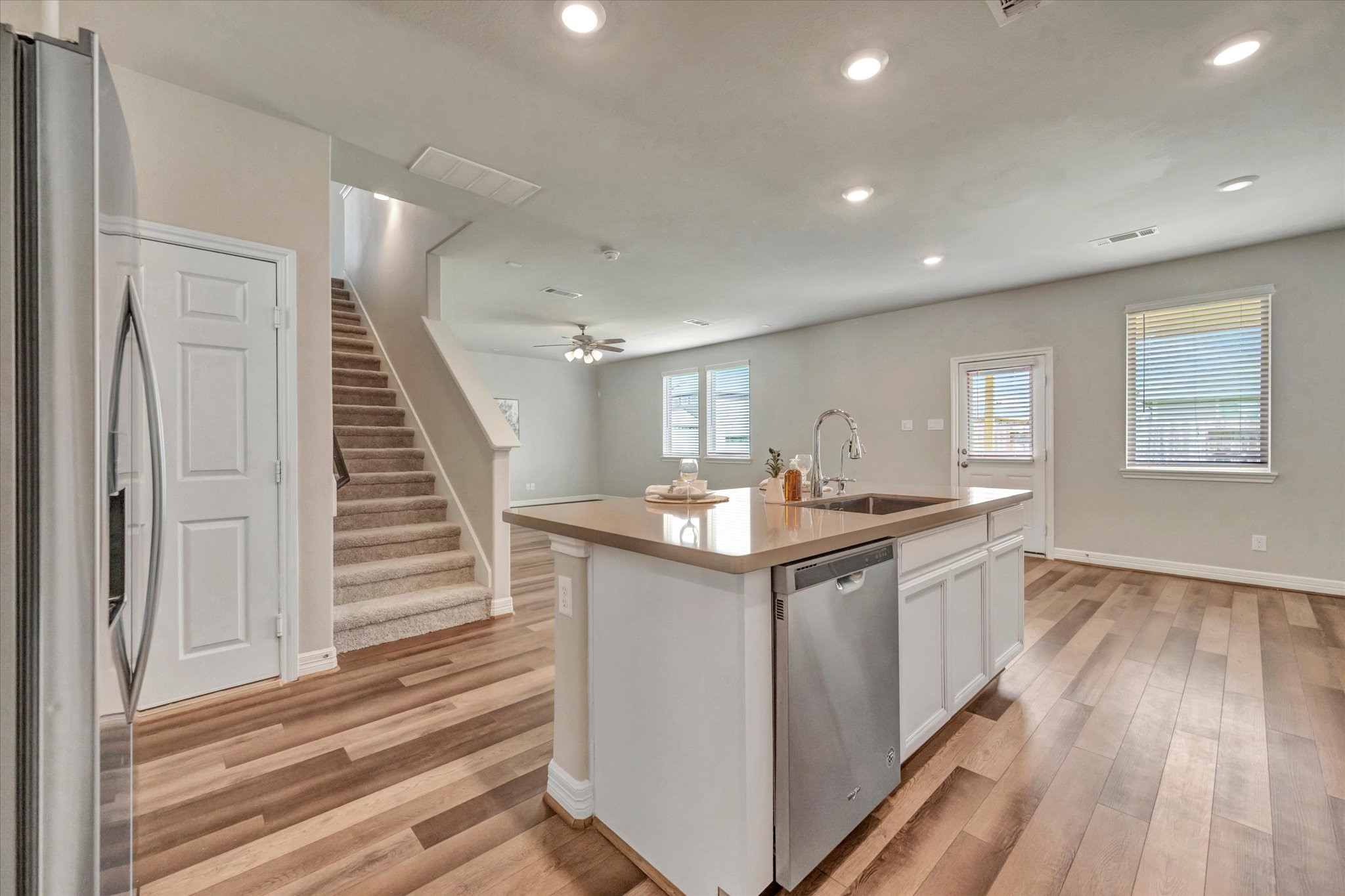 13420 Shellbark Way La Marque, TX 77568 - Photo 7 of 31 Elegant and functional center island, recessed lighting.