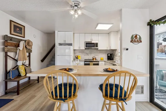 $379,000 | 11727 Snowpeak Way, Unit 574, Truckee, CA 96161