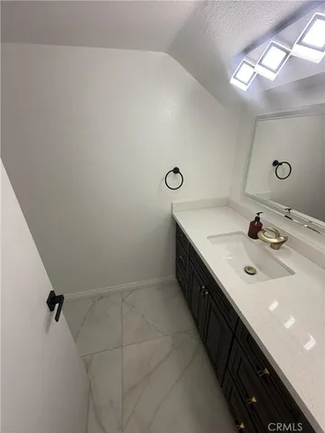 $3,975 | 2248 Del Mar Road, Unit 7, Montrose, CA 91020