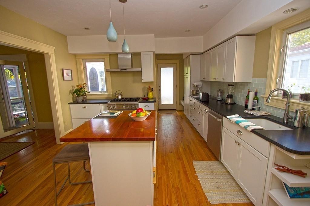 39 Longfellow Road Worcester, MA 01602 - Photo 9 of 22 Gallery Image 9
