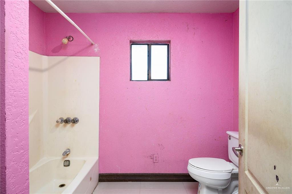 117 Hernandez Road Rio Grande City, TX 78582 - Photo 16 of 23 a bathroom with a bath tub