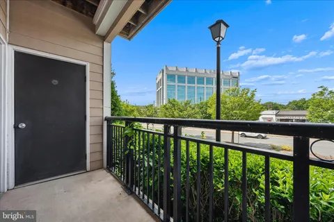 $340,000 | 501 Hungerford Drive, Unit 139, Rockville, MD 20850