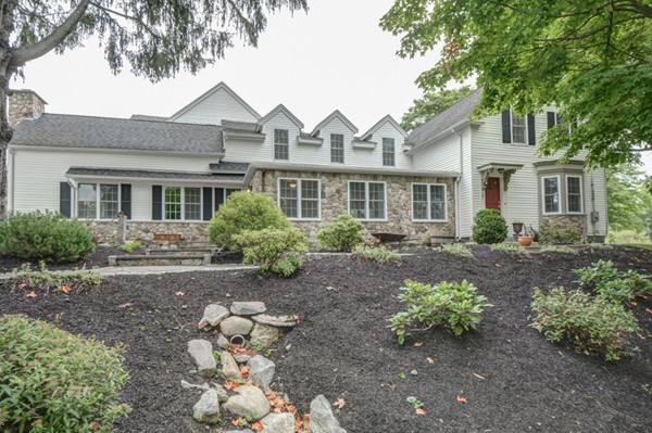 27 Townsend Road Shirley, MA 01464 - Photo 3 of 30