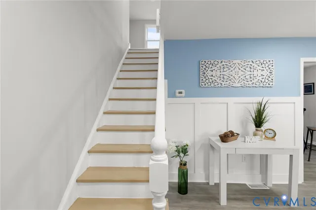 a view of entryway and hall