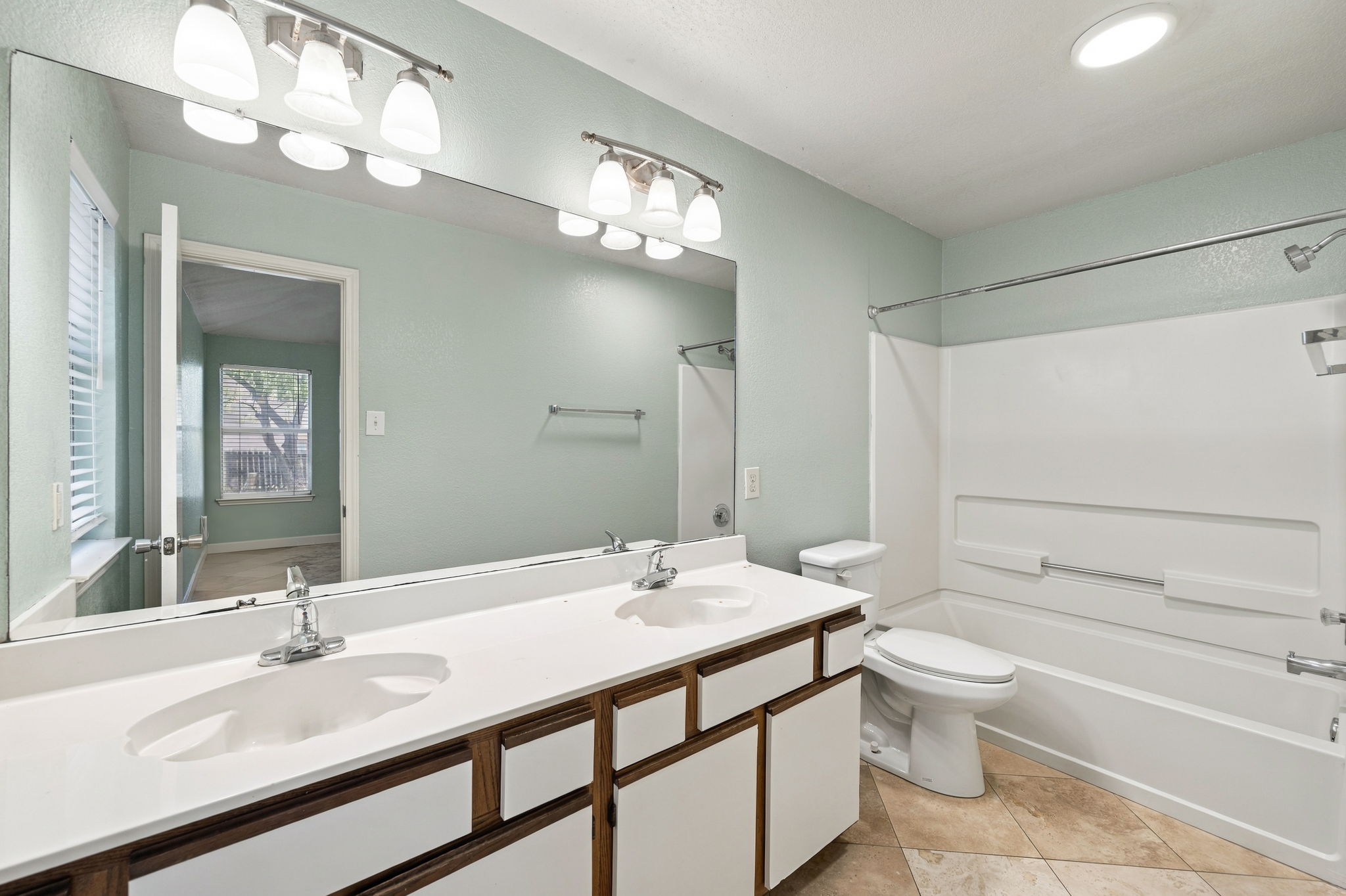 5505 Mesquite Grove Road Austin, TX 78744 - Photo 23 of 36 Gallery Image 23