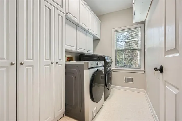 an empty room with windows and ceiling fan