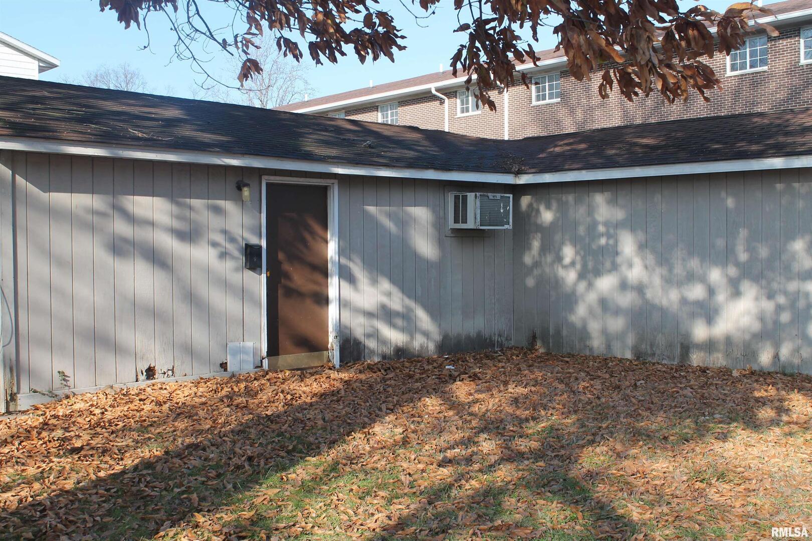 511 South Ash Street, Unit 3 Carbondale, IL 62901 - Photo 8 of 17 a view of outdoor space