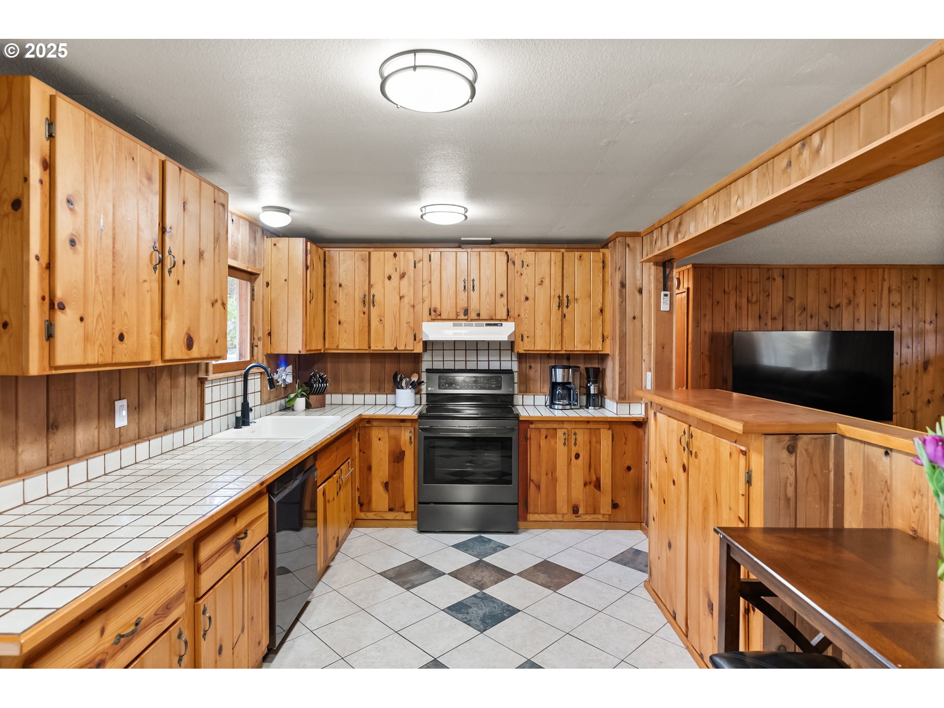 25282 Lamb Road Elmira, OR 97437 - Photo 13 of 43 Gallery Image 13
