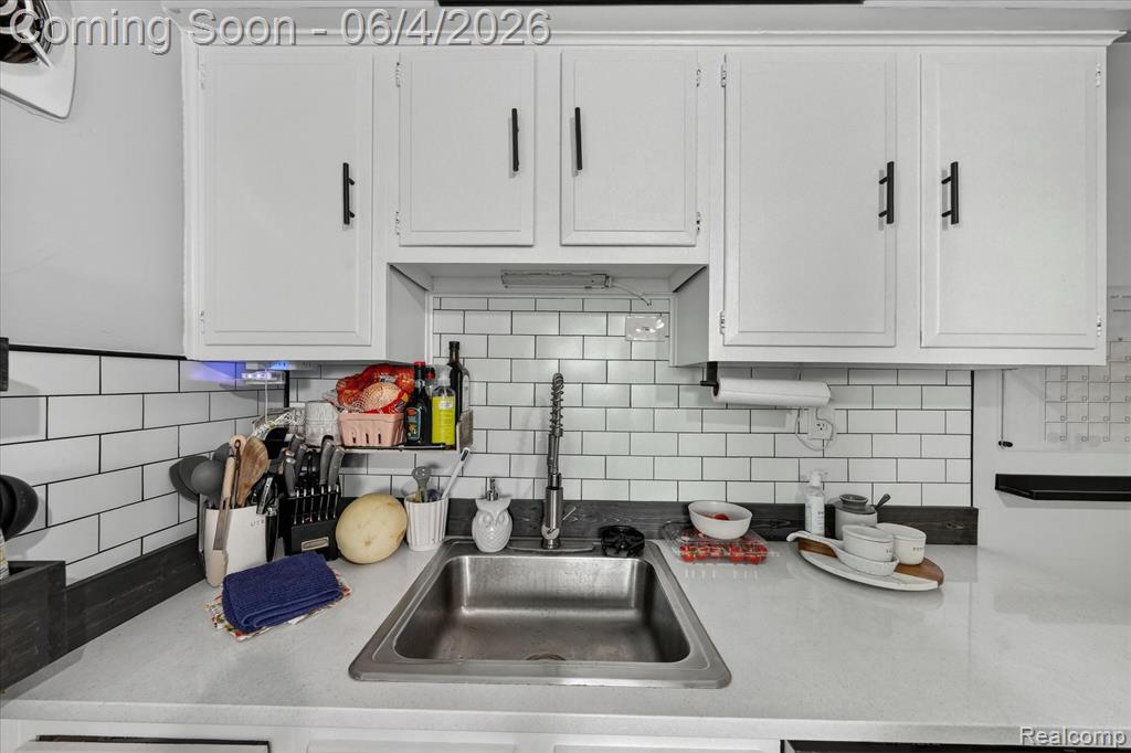 22729 Cleveland Street Dearborn, MI 48124 - Photo 11 of 32