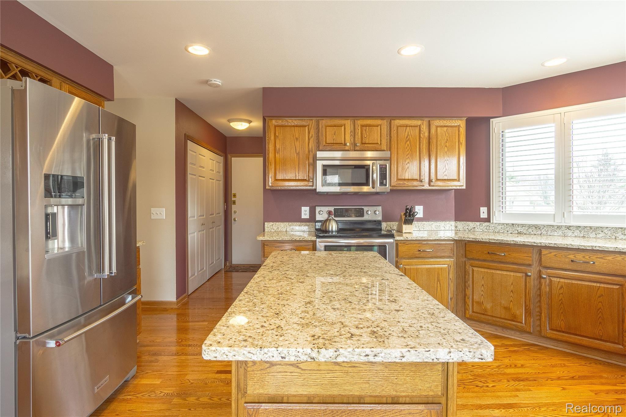 1384 Bembridge Drive Rochester, MI 48307 - Photo 18 of 61 Interiors (17 of 50).jpg