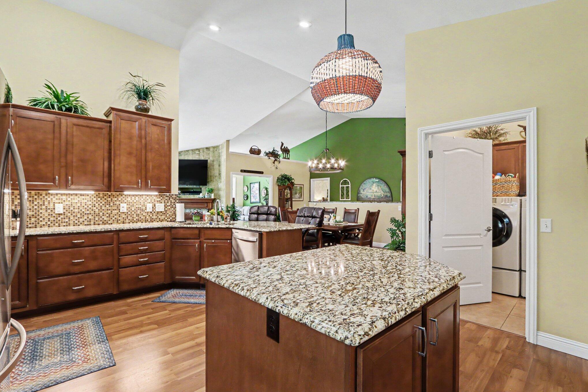 2181 Hunters Run Kalamazoo, MI 49048 - Photo 6 of 33 Kitchen Island